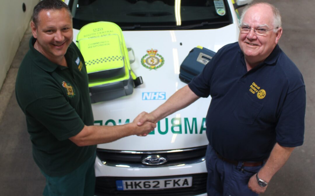 Didcot Rotarians donate life-saving kit